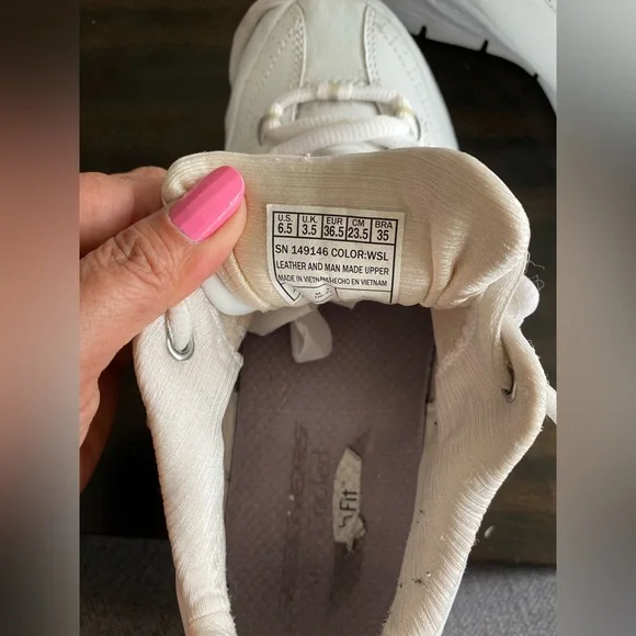 Skechers Arch Fit White Leather Athletic Sneakers Size 6.5 - Picture 3 of 7